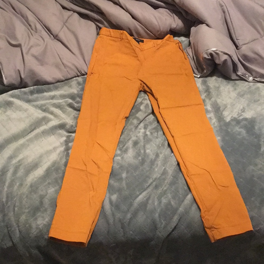 Yellow jagging pants